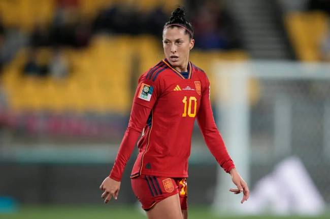JENNI HERMOSO: Vencedora da Copa do Mundo de futebol feminino com a seleção da Espanha foi beijada pelo ex-chefe da federação de futebol do país, Luis Rubiales