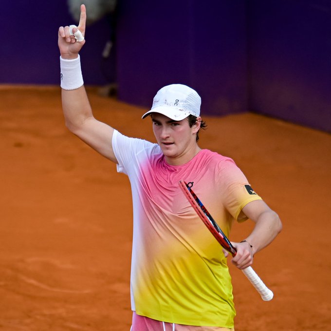 VITÓRIA: Tenista João Fonseca celebra sua primeira final no ATP