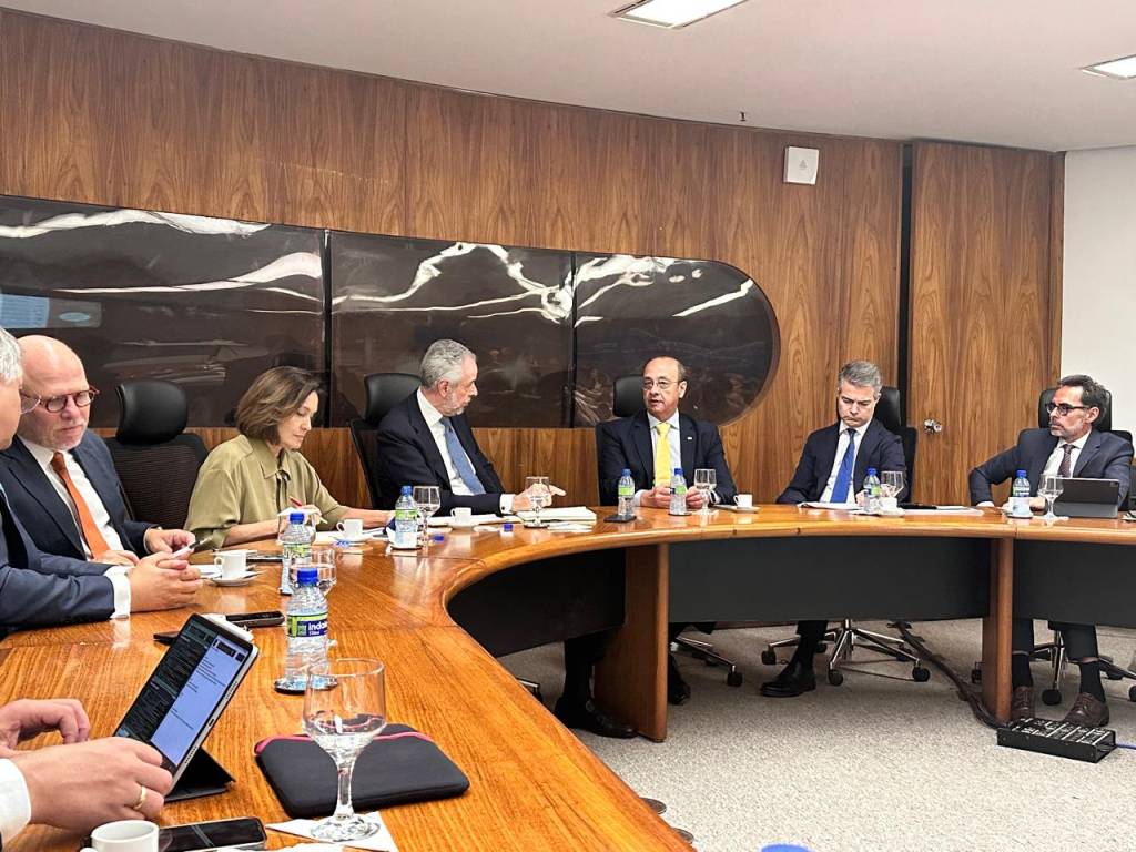 Presidente da COP30 recebe Coalizão para a Descarbonização dos Transportes