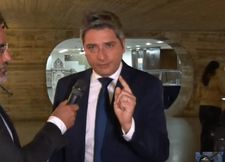 “Ninguém vai à lua sozinho”, diz líder do PL em crítica a Marcos Pontes