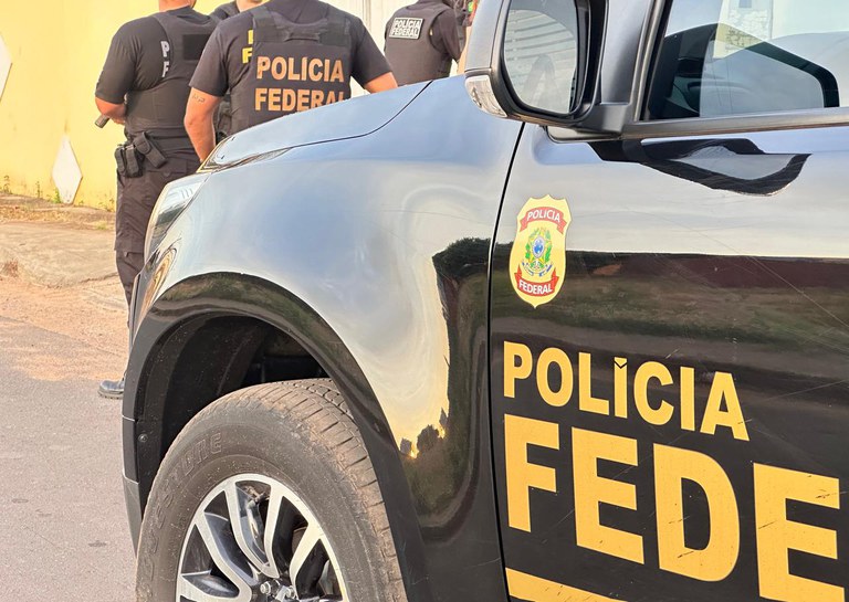 Viatura da PF em operação