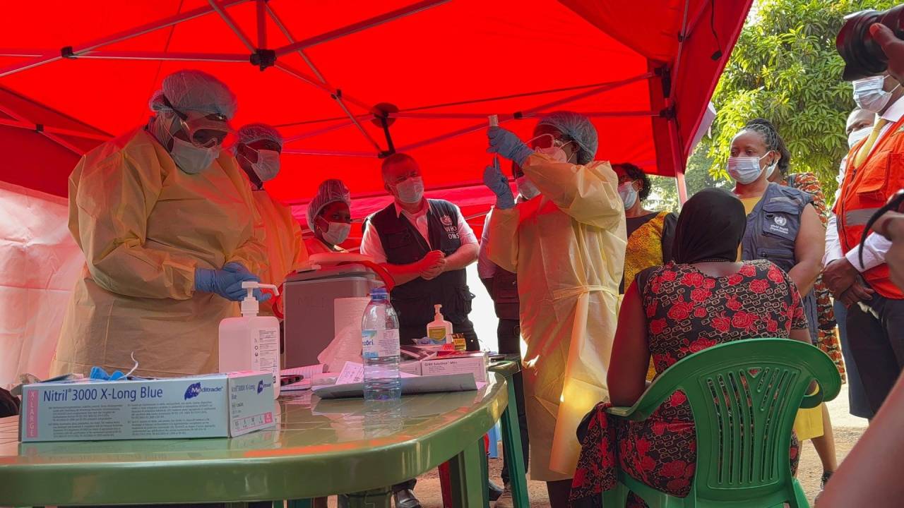 EBOLA - Vírus Sudão: após surto, Uganda e OMS inciam ensaio clínico para vacina inédita