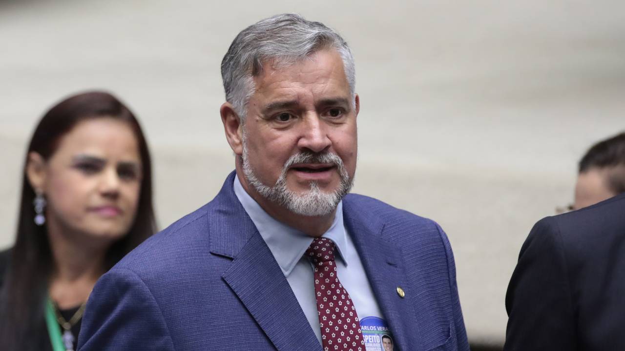 Paulo Pimenta voltou a Brasília renovado e sorridente das férias em São Borja