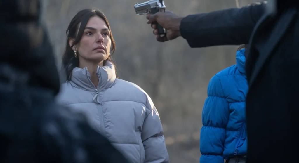 Filme de Isis Valverde com Stallone é detonado e vira piada nos EUA