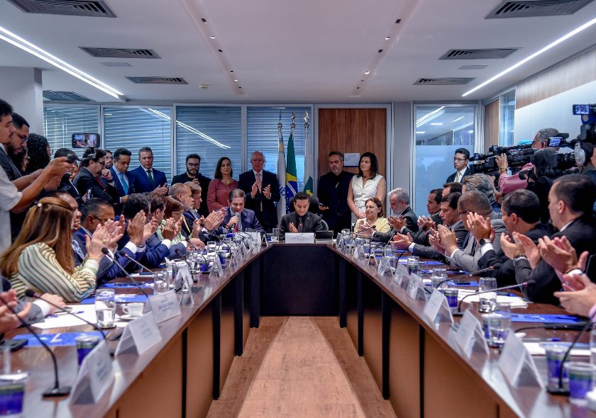 Em reunião com Hugo Motta, bancada do Republicanos na Câmara aplaude a escolha do novo líder, Gilberto Abramo