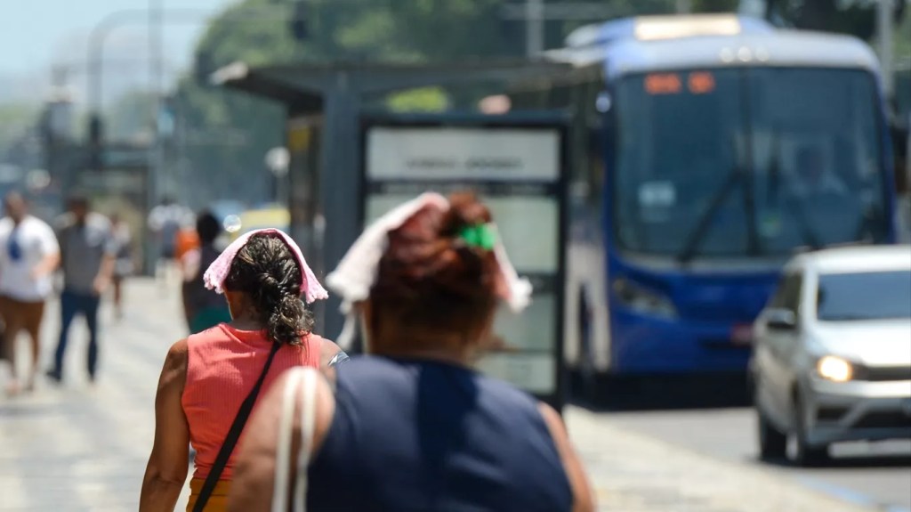 Calor extremo leva mais de duas mil pessoas a hospitais no Rio