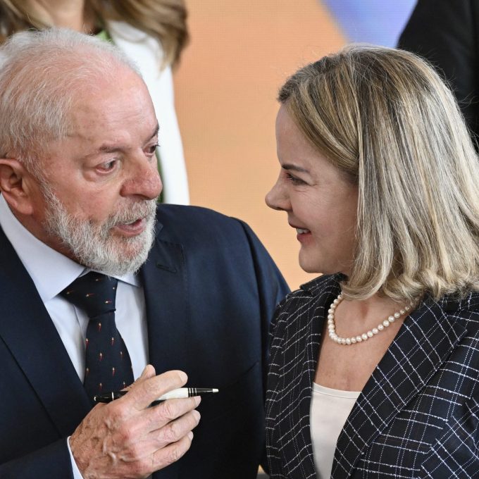 Parlamentares do Novo acionam TCU contra publicação de Gleisi Hoffmann