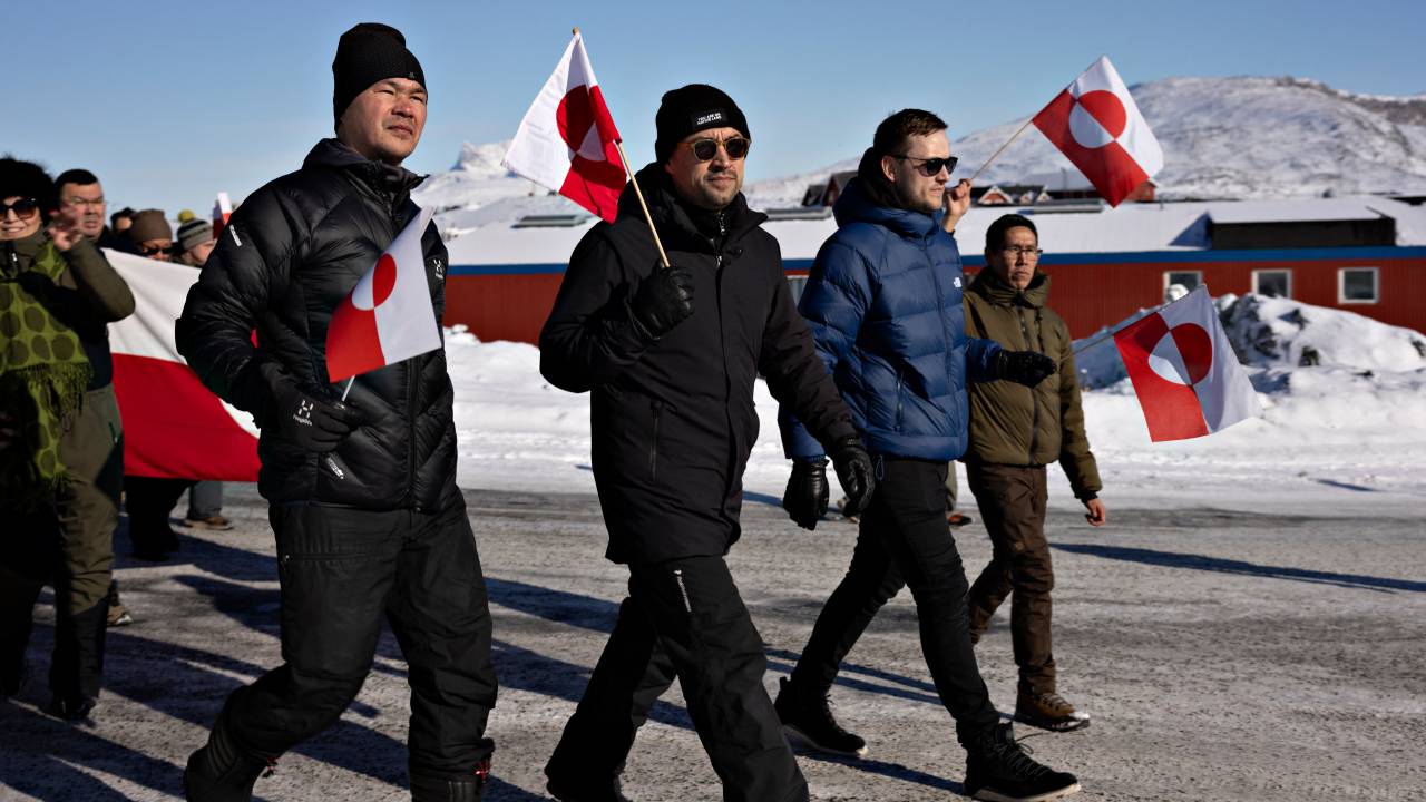 Greenland's outgoing Prime Minister and head of the left green party Inuit Ataqatigiit (IA) Mute Bourup Egede (2L) and leader of Greenland's centre-right Demokraatit party Jens Frederik Nielsen (2R) attend a march to the US consulate during a demonstration, under the slogan 'Greenland belongs to the Greenlandic people', in Nuuk, Greenland, on March 15, 2025. (Photo by Christian Klindt Soelbeck / Ritzau Scanpix / AFP) / Denmark OUT