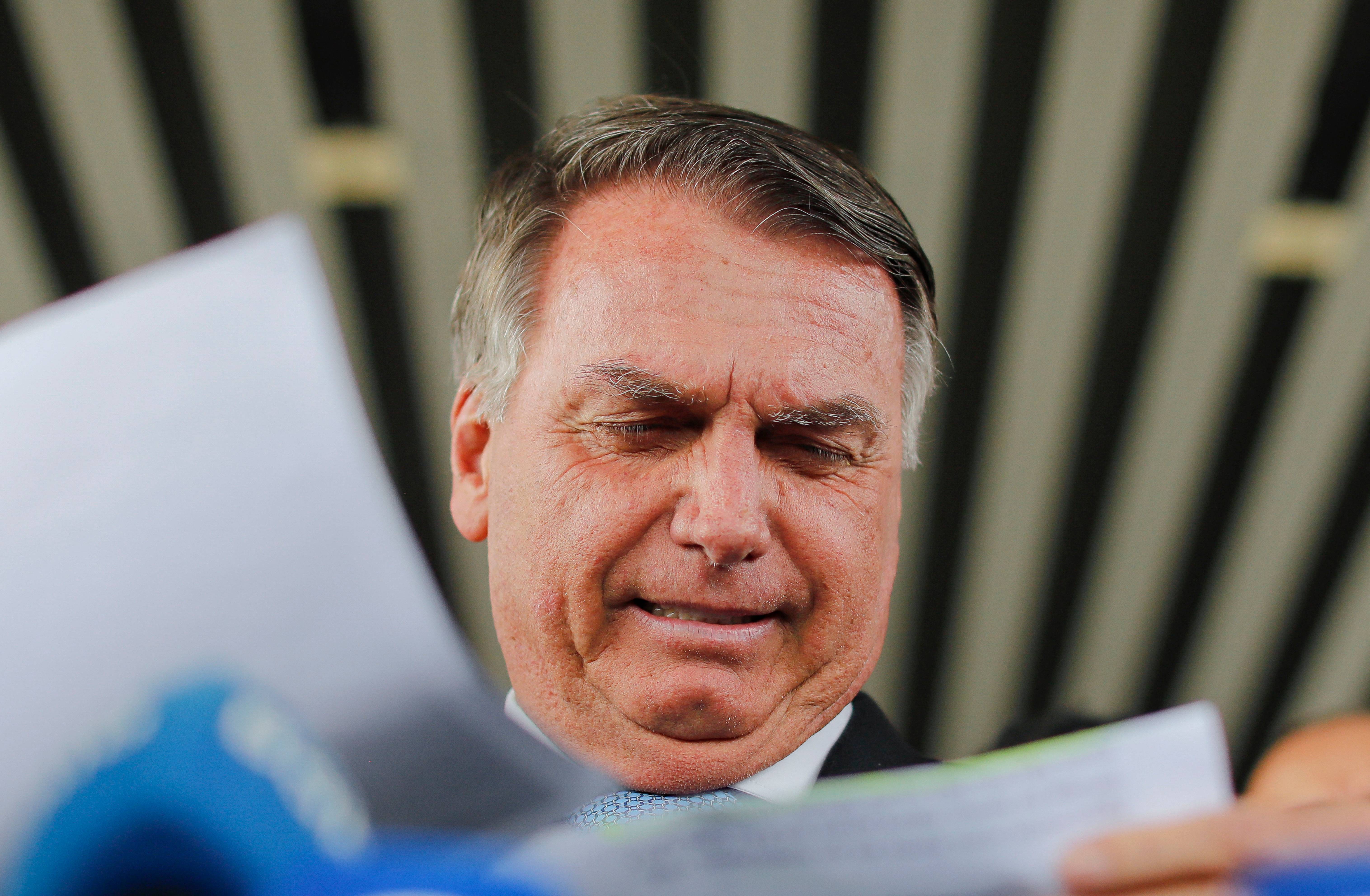 Após virar réu no STF, Bolsonaro apoia PEC do fim do foro privilegiado