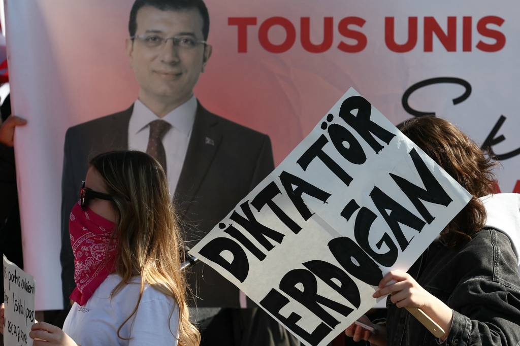 Oposição a Erdogan, prefeito de Istambul diz que seu advogado também foi preso