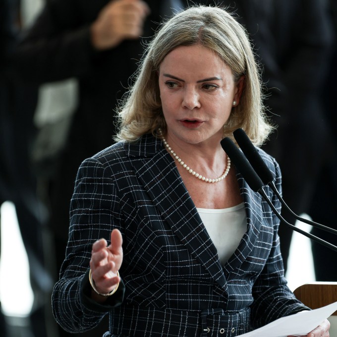 Um cacique petista, o discurso de Gleisi no Planalto e o Titanic