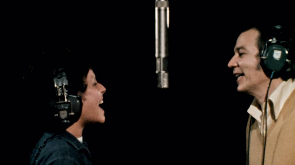 2D-(1)-DOC-ELIS-&-TOM-05.jpg PARCERIA - Elis e Tom Jobim: gravação de disco clássico será recriada em filme