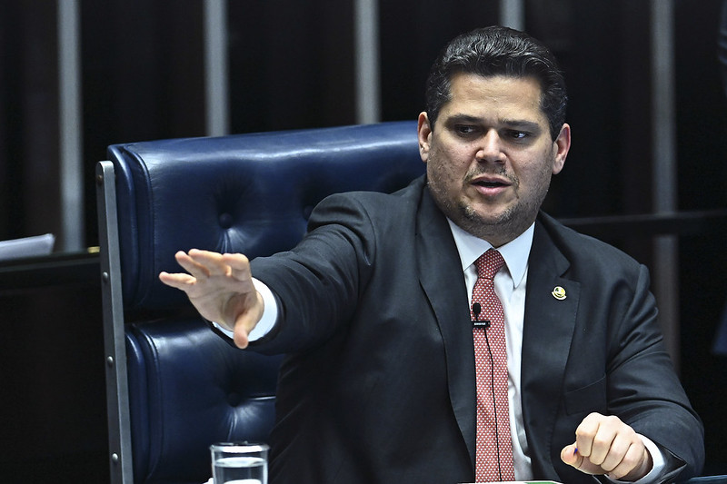 A disputa entre governo e oposição na CPI dos Aposentados