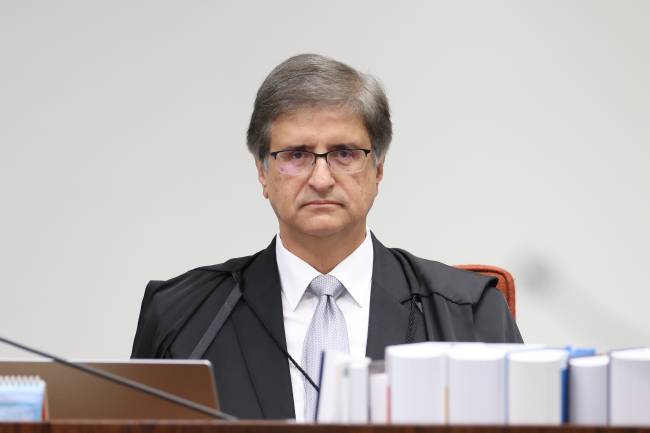 O procurador-geral da República, Paulo Gonet, participa do julgamento da denúncia contra Jair Bolsonaro e aliados por golpe de estado e outros crimes, na Primeira Turma do Supremo Tribunal Federal, nesta terça-feira