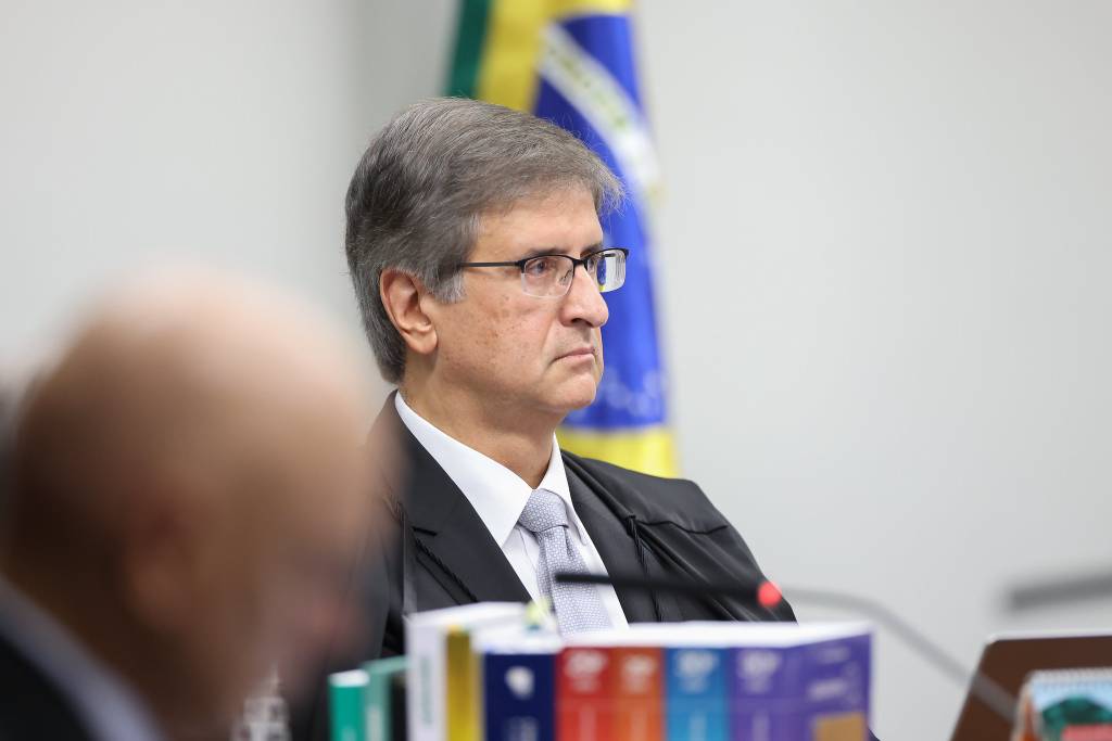 Gonet tem até quarta para decidir destino de Jair e Eduardo Bolsonaro