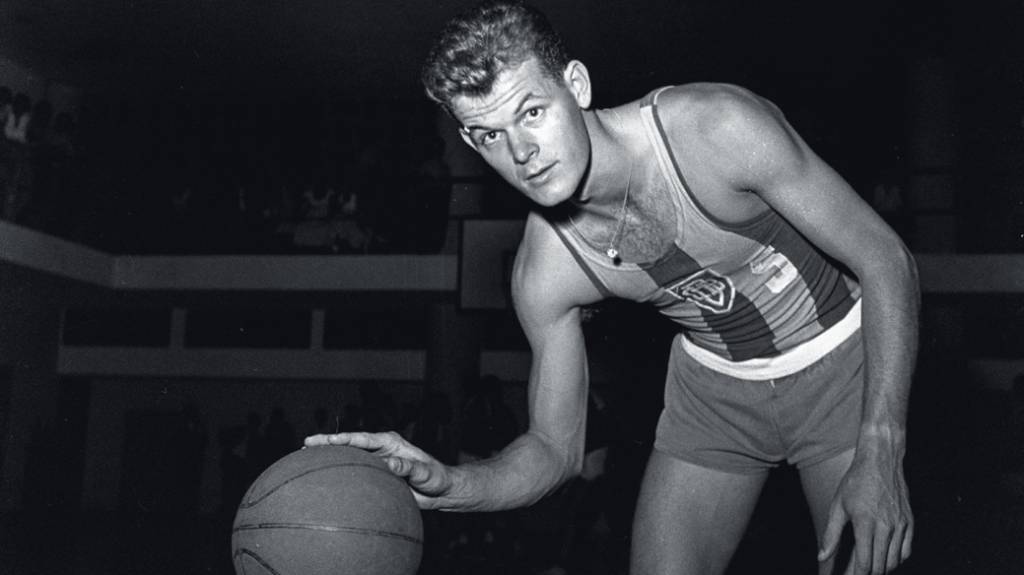 RJ 08/11/1956 O jogador Wlamir Marques (Basquete) CRAQUE - Wlamir Marques, o “diabo loiro”: bicampeão mundial pelo Brasil