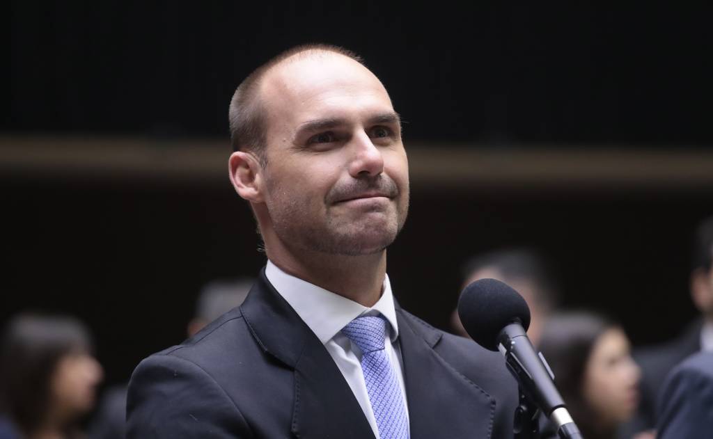Quem irá julgar a denúncia da PGR contra Eduardo Bolsonaro no STF