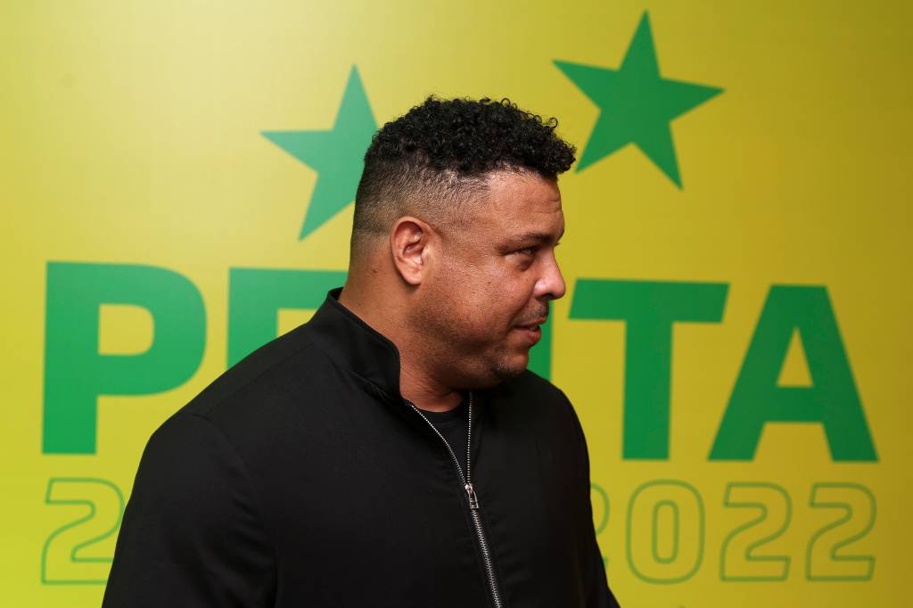 Ronaldo Fenômeno desiste de candidatura à presidência da CBF por falta de apoio