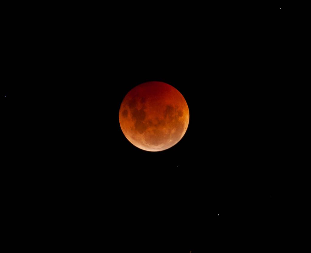 Lua de Sangue poderá ser vista nesta sexta-feira, 14, durante eclipse lunar total