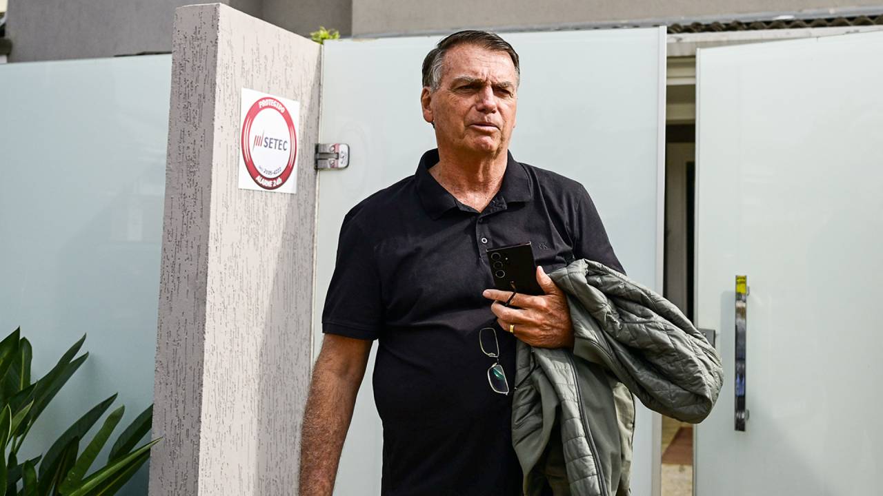 FUTURO INCERTO - Bolsonaro: denunciado por tentativa de golpe de Estado