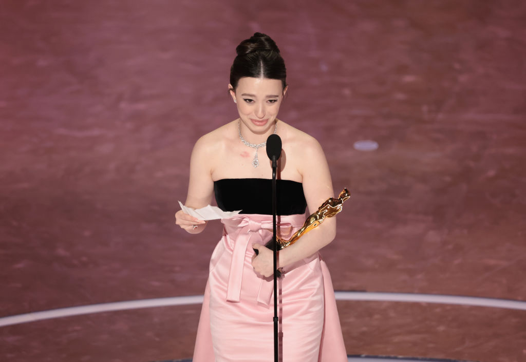 A explicação para o sumiço de Mikey Madison após vencer o Oscar