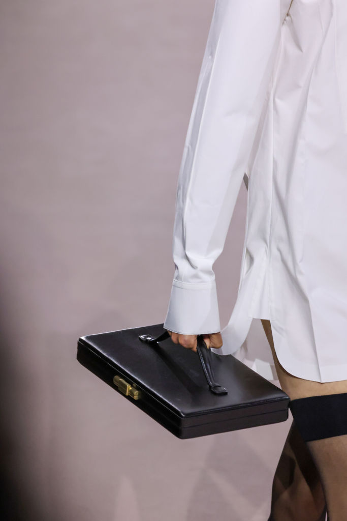 Victoria Beckham: Runway – Paris Fashion Week – Womenswear Fall/Winter 2025-2026 Victoria Beckham: pasta na horizontal