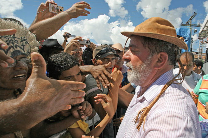 Lula Caravanas 2 Lula em cidade do Nordeste durante o projeto