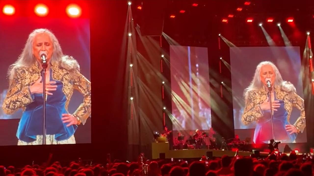 Maria Bethania interrompe show no Rio
