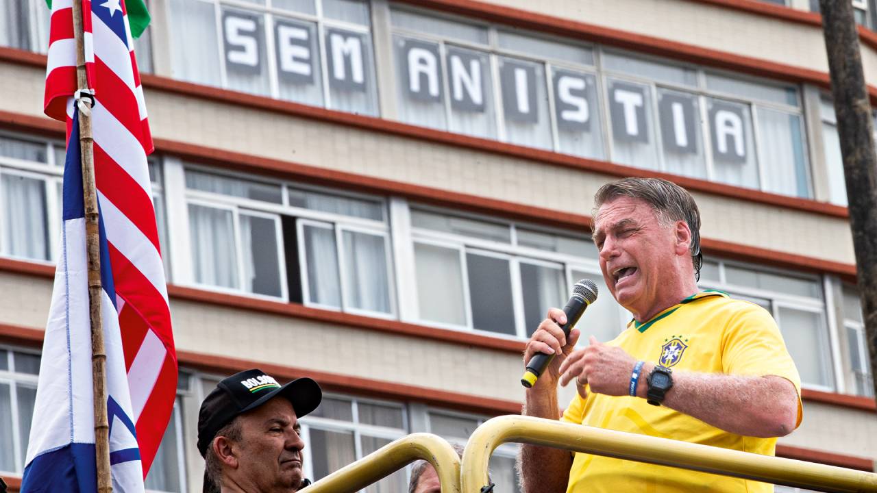 CAMPANHA - O capitão: sem armas jurídicas, ele tenta mostrar força política às vésperas de se tornar réu