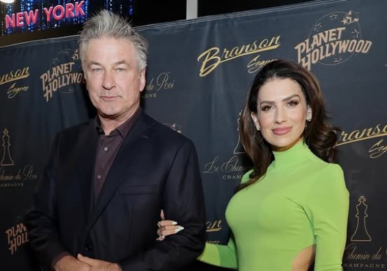 Alec Baldwin e mulher protagonizam climão em público