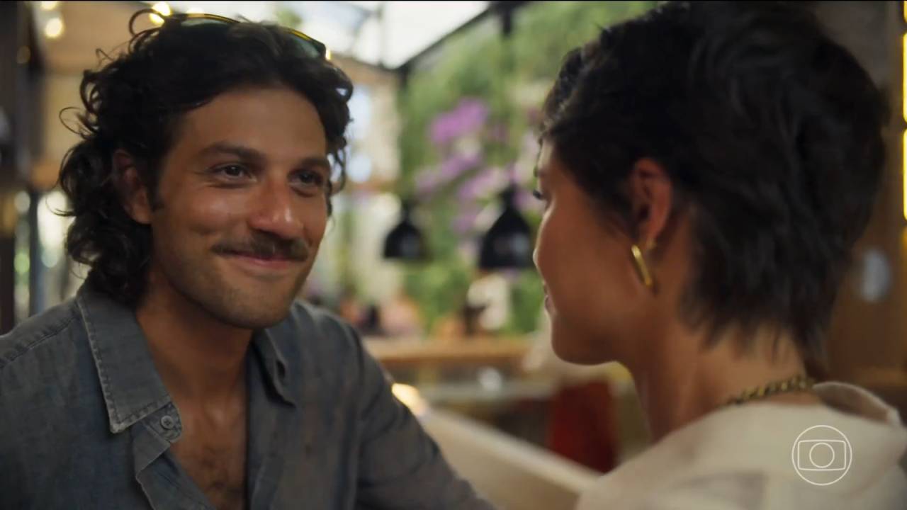 Chay Suede e Agatha Moreira no último capítulo de 'Mania de Você'
