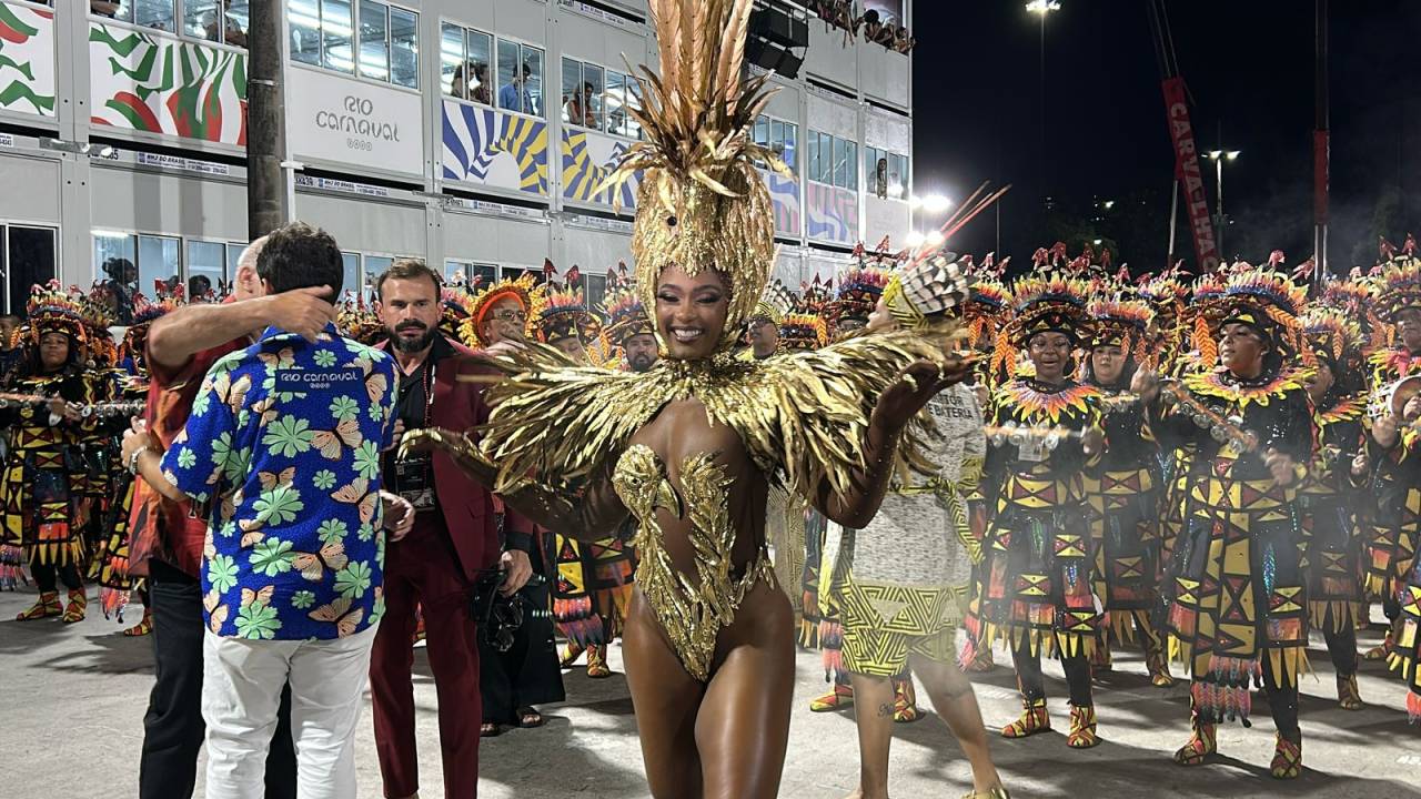 Erika Januza no desfile da Viradouro na Marquês de Sapucaí, no Rio de Janeiro. 02/03/2025