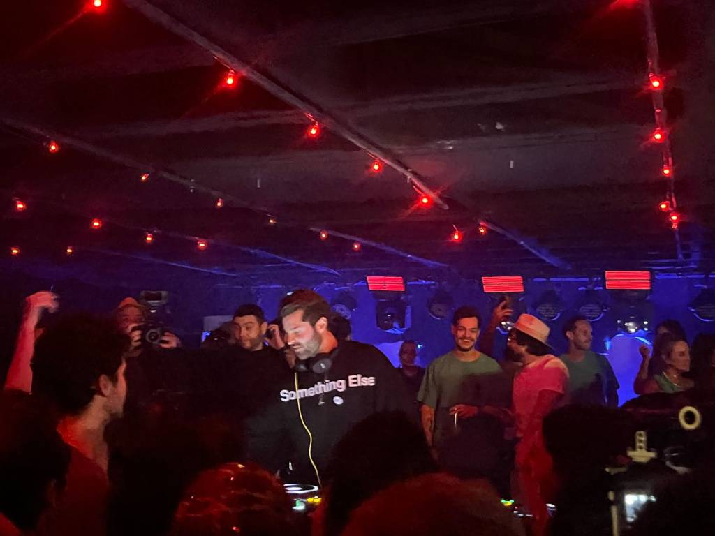 O artista que tirou os holofotes dos desfiles na Sapucaí