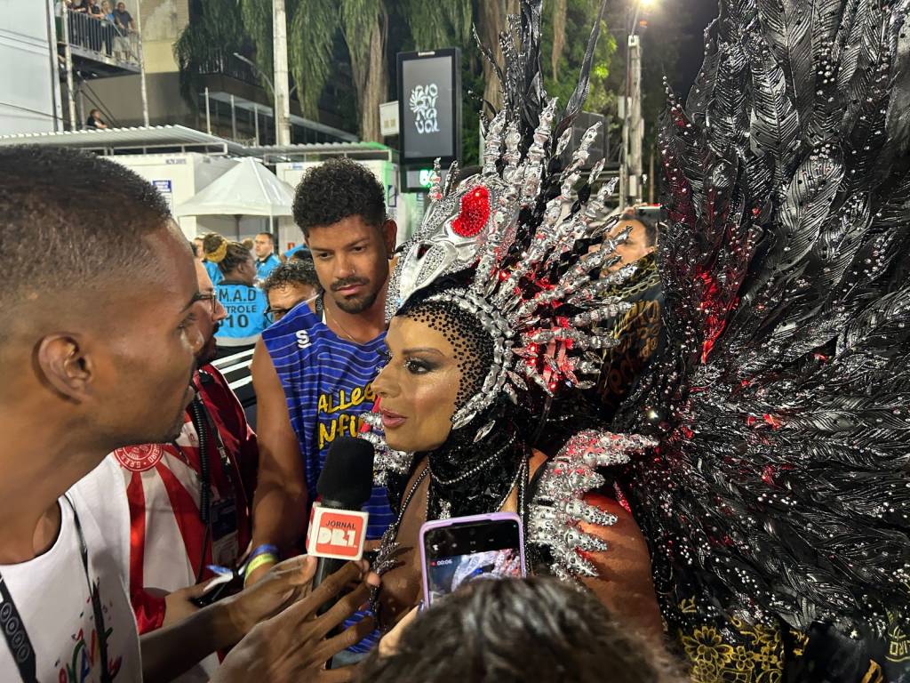 A truculência dos seguranças de Viviane Araújo na Sapucaí