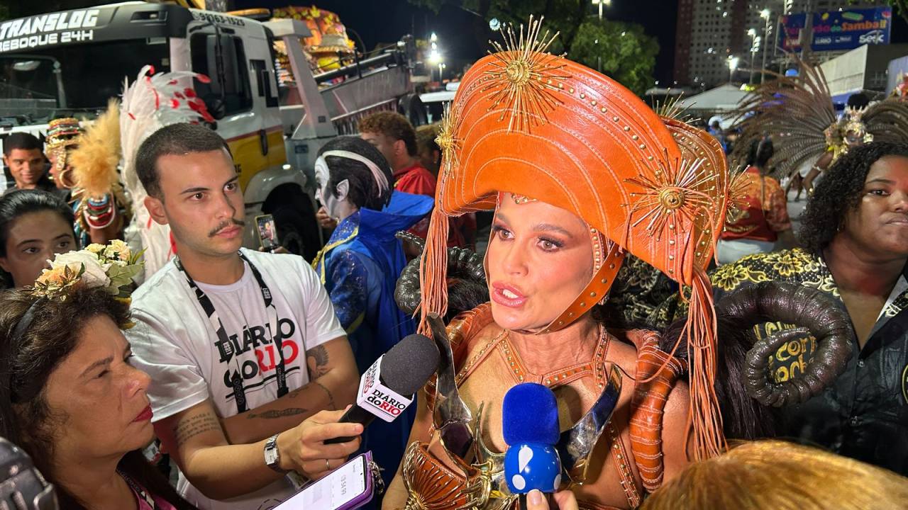 Flávia Alessandra desfila pelo Salgueiro. 03/03/2025