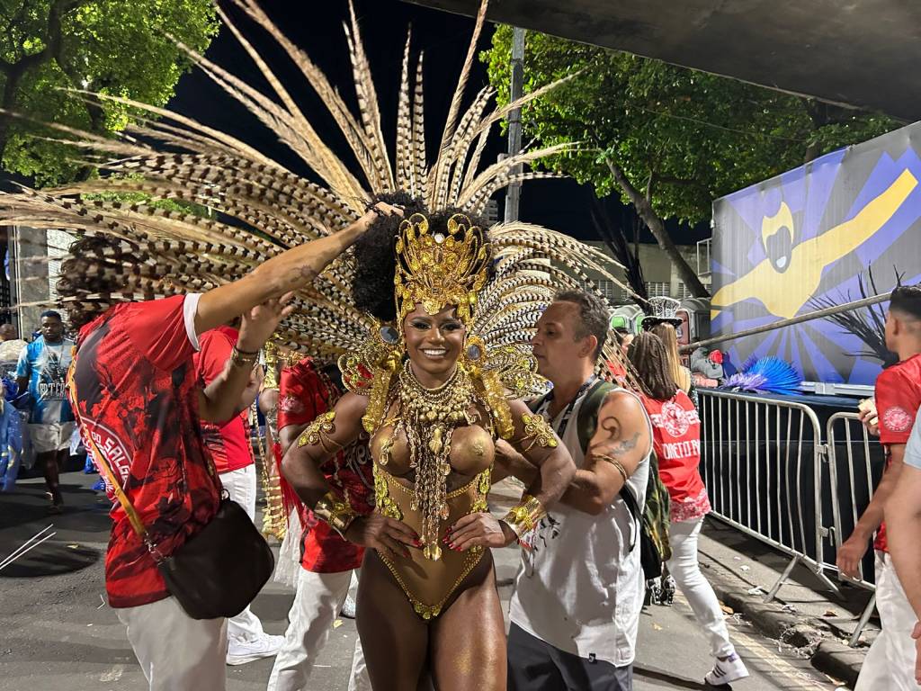 O raro topless numa Sapucaí de fantasias comportadas