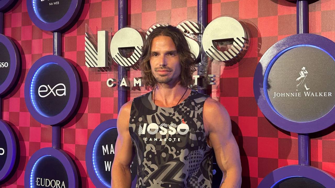 Jonatas Faro em camarote na Marquês de Sapucaí, no Rio de Janeiro. 08/03/2025