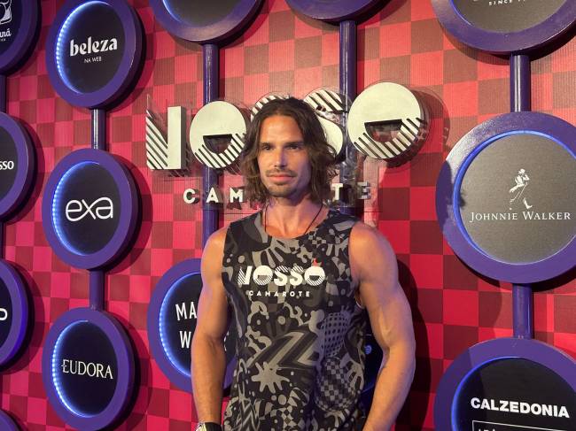 Jonatas Faro em camarote na Marqu&ecirc;s de Sapuca&iacute;, no Rio de Janeiro. 08/03/2025