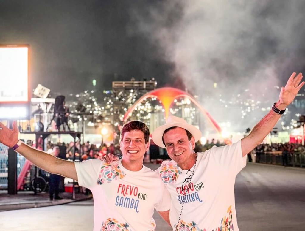 Paes convence João Campos a experimentar Carnaval do Rio