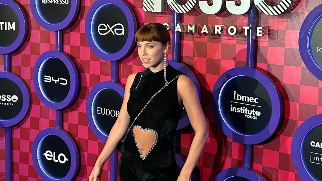 Alice Wegmann em camarote na Marquês de Sapucaí, no Rio de Janeiro. 08/03/2025
