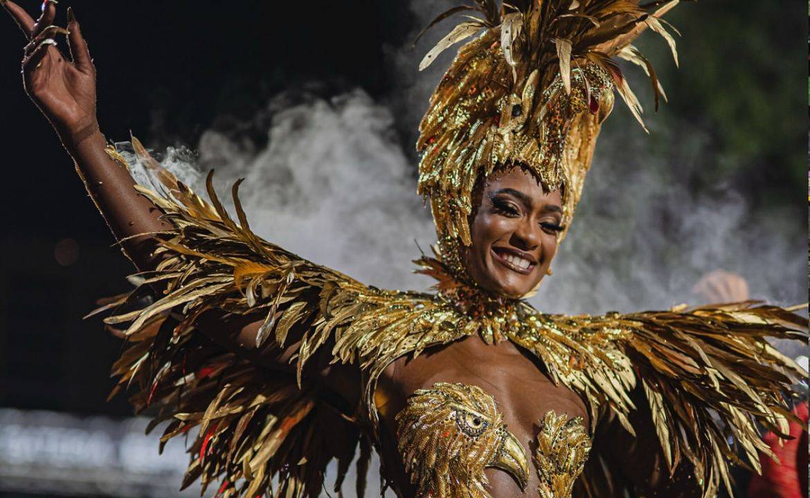 Erika Januza em desfile da Viradouro. 04/03/2025