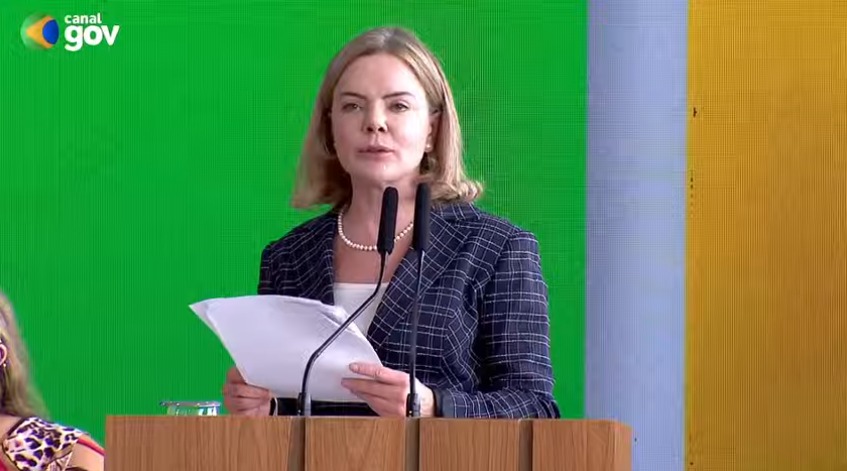 Governo Lula é ‘terminantemente contra’ equiparar facções a grupos terroristas, diz Gleisi