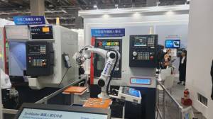 Estande de robótica da TIMTOS, feira internacional de máquinas-ferramentas e equipamentos industriais realizada em Taiwan