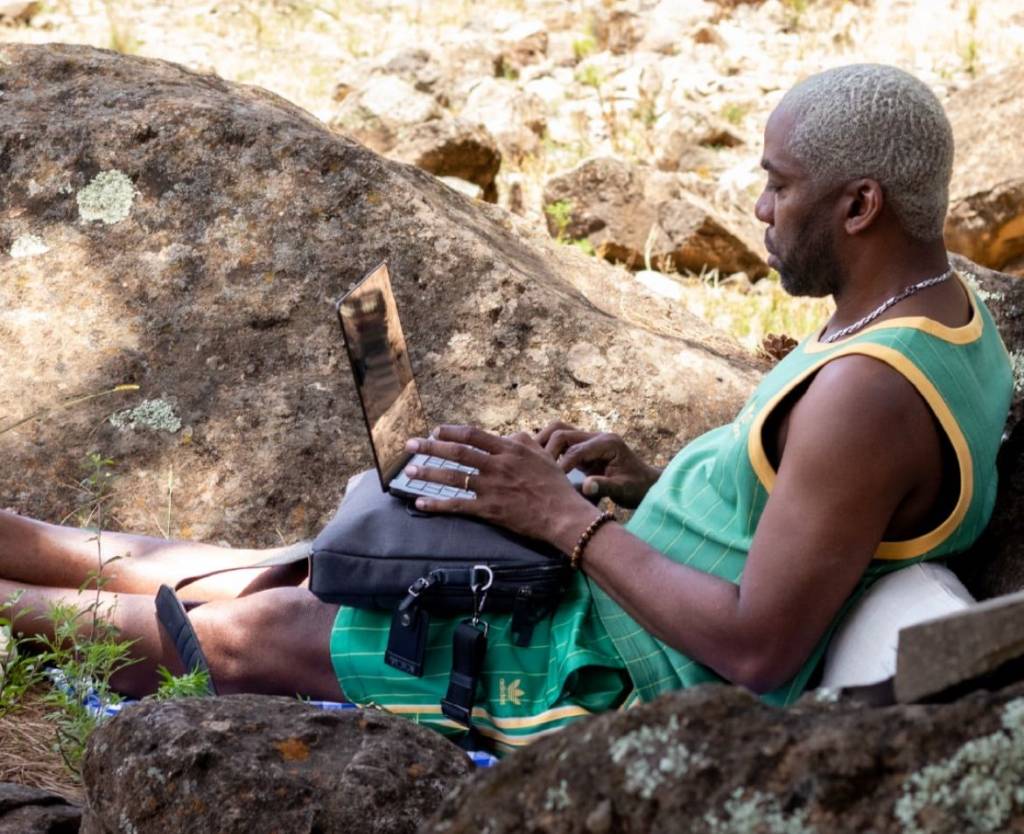 O isolamento de Lázaro Ramos para escrever duro relato em livro