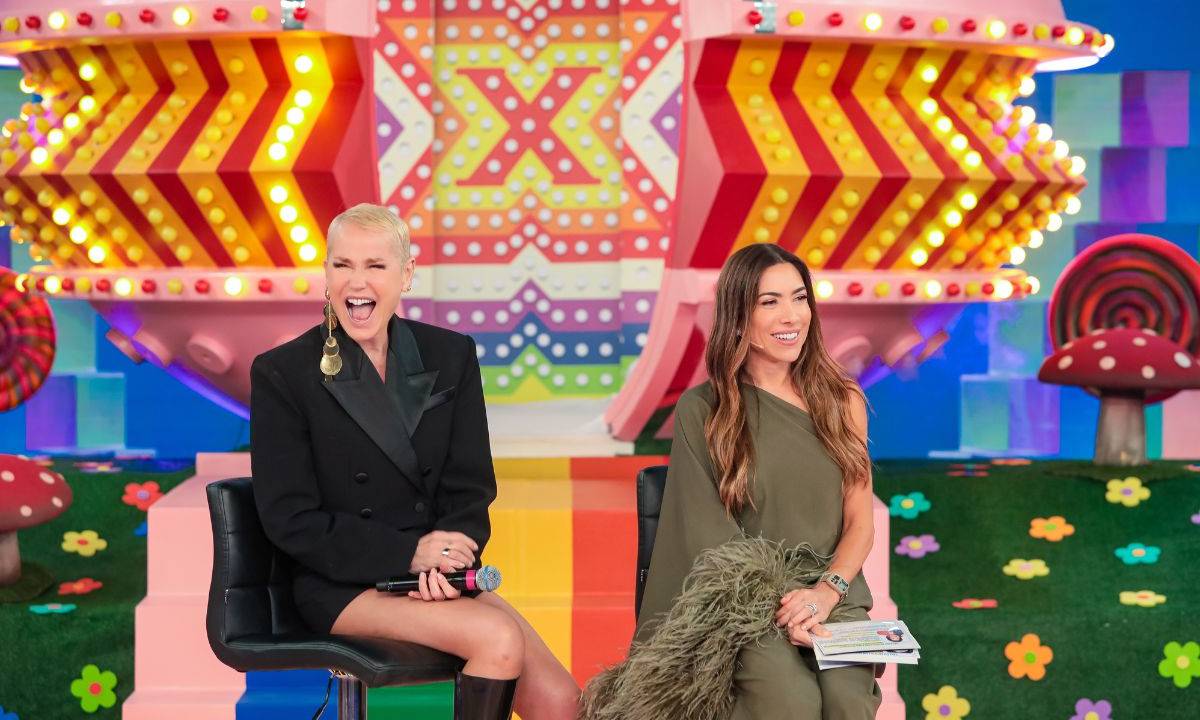 Xuxa foi homenageada do Programa Silvio Santos com Patricia Abravanel, no SBT