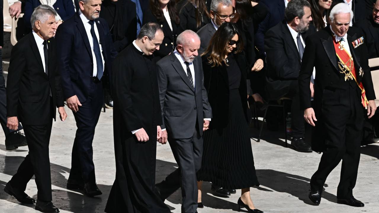 Lula e Janja no funeral do papa Francisco