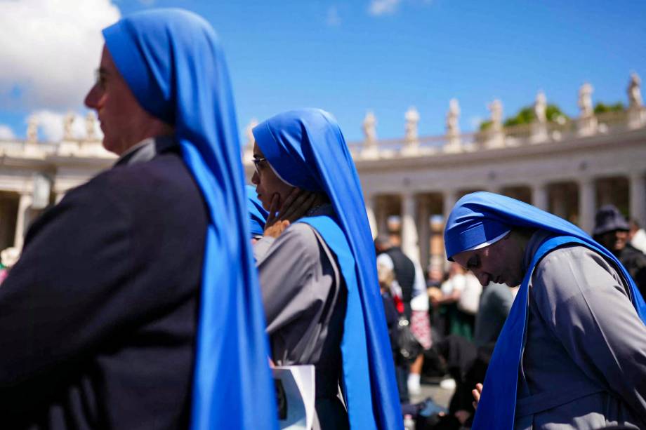 Freiras comparecem a funeral do Papa na Praça de São Pedro, no Vaticano. 26/04/2025 -