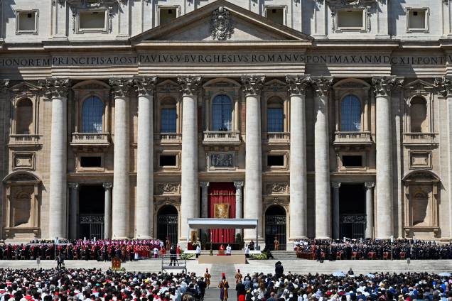 Basílica de São Pedro: pessoas comuns, líderes mundiais, membros da realeza e membros do clero comparecem ao funeral do Papa. 26/04/2025 - Basílica de São Pedro: pessoas comuns, líderes mundiais, membros da realeza e membros do clero comparecem ao funeral do Papa. 26/04/2025 -