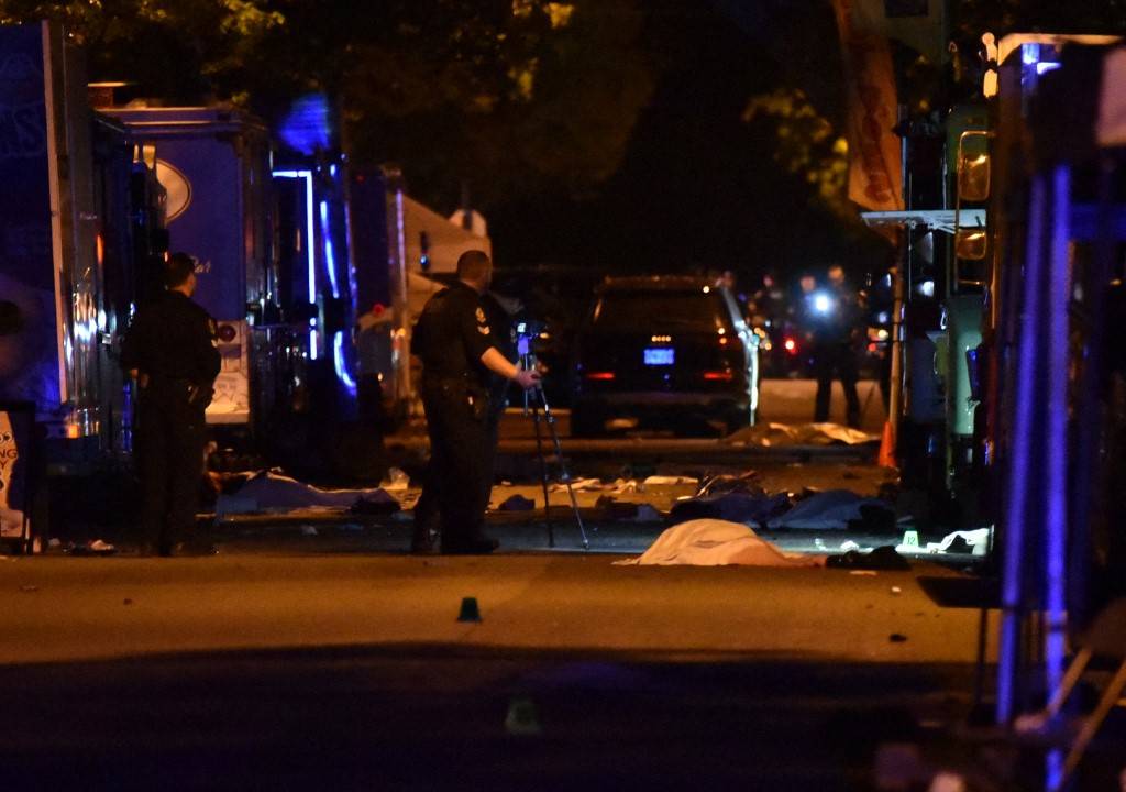 Polícia de Vancouver na cena do crime onde um motorista atropelou dezenas de pessoas no festival de cultura filipina Lapu Lapu -