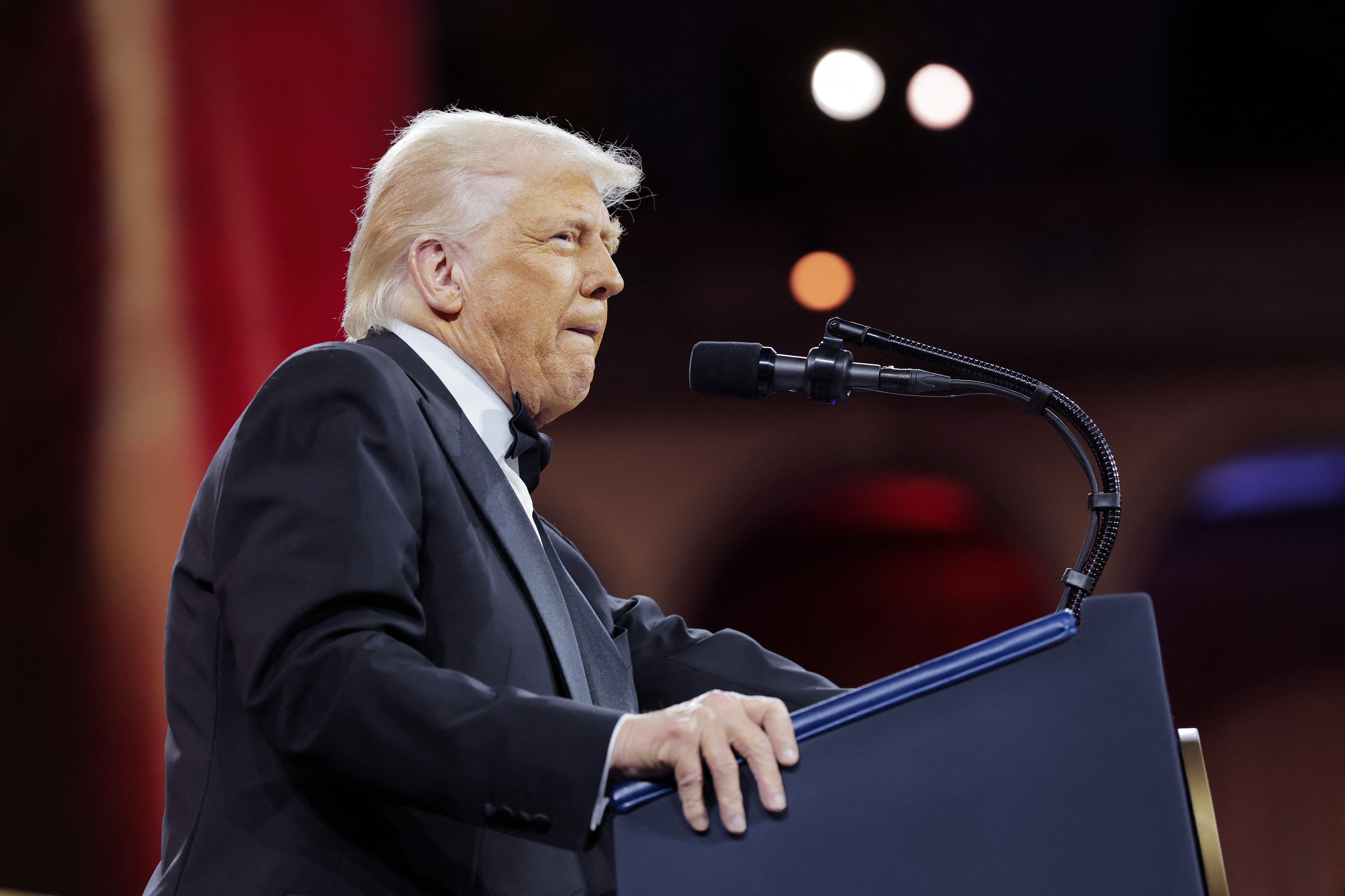 Trump exige renúncia de CEO da Intel por relação com a China; ações caem em NY